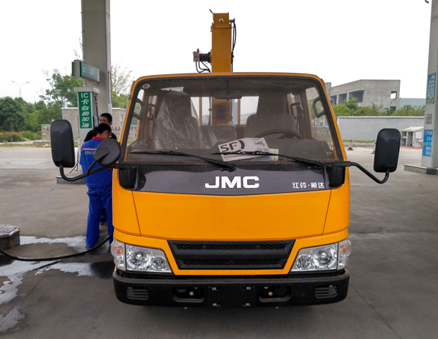 江鈴雙排藍牌隨車吊外觀圖片展示